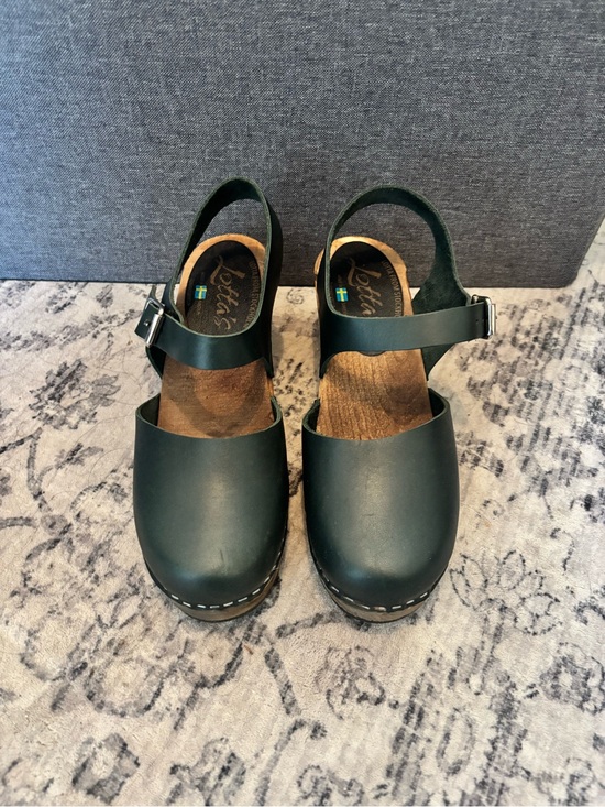 Lotta From Stockholm Shoes - Lotta Clogs - Green on Dark Base
